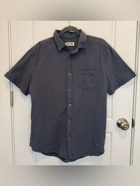Line Of Trade Men’s Large Churchill Seersucker Button Down Shirt